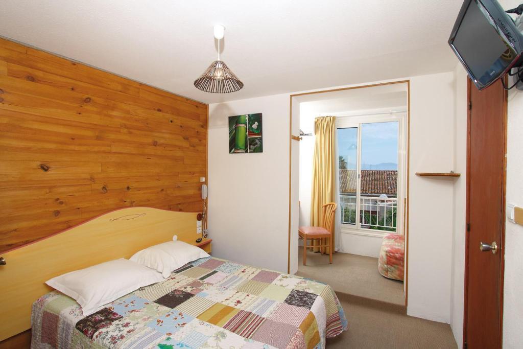 Hotel La Croix De Malte La Ciotat Habitación foto